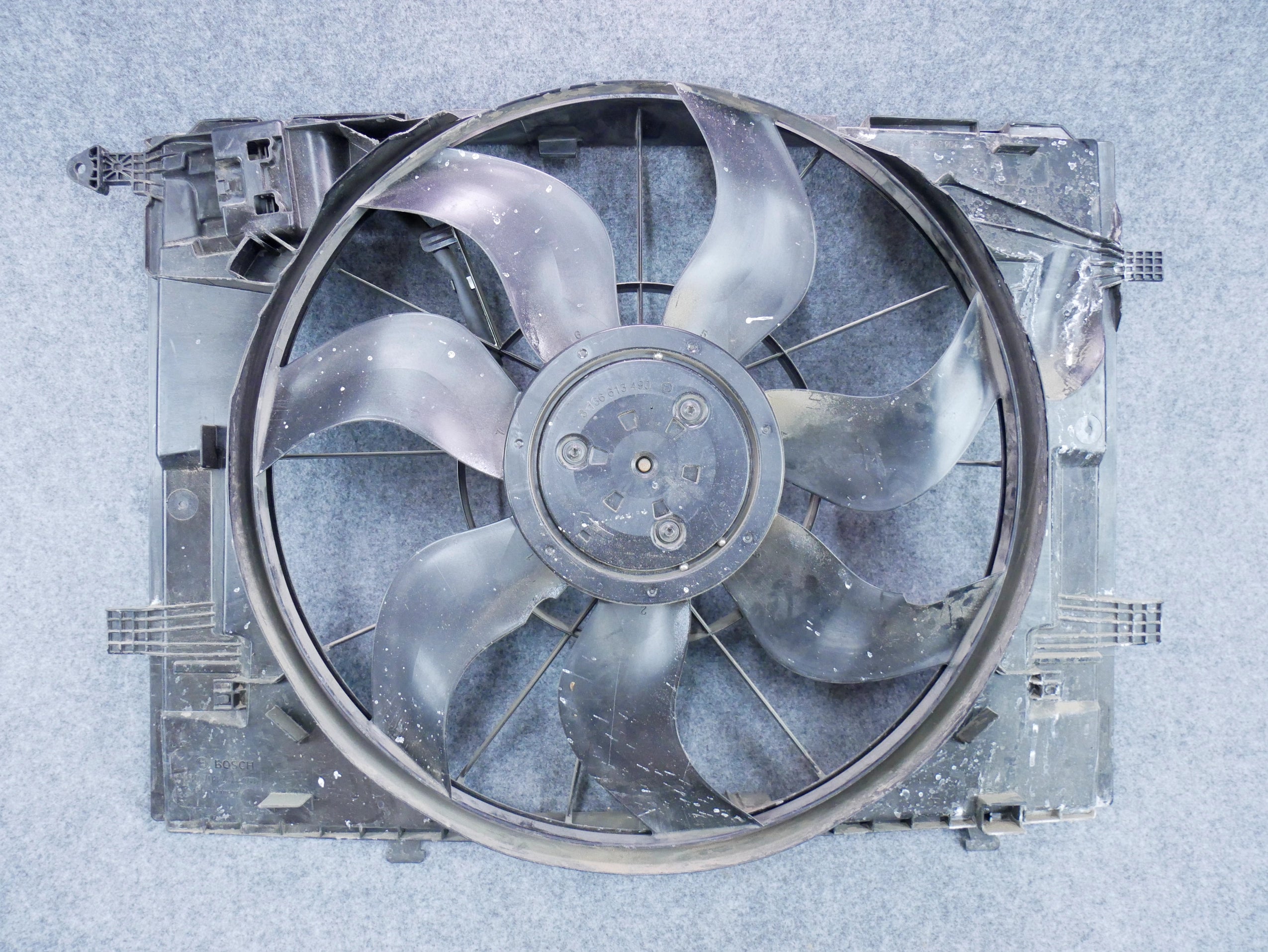 Wentylator chłodnicy OEM A0999062100 Mercedes C-klasa C300 W205