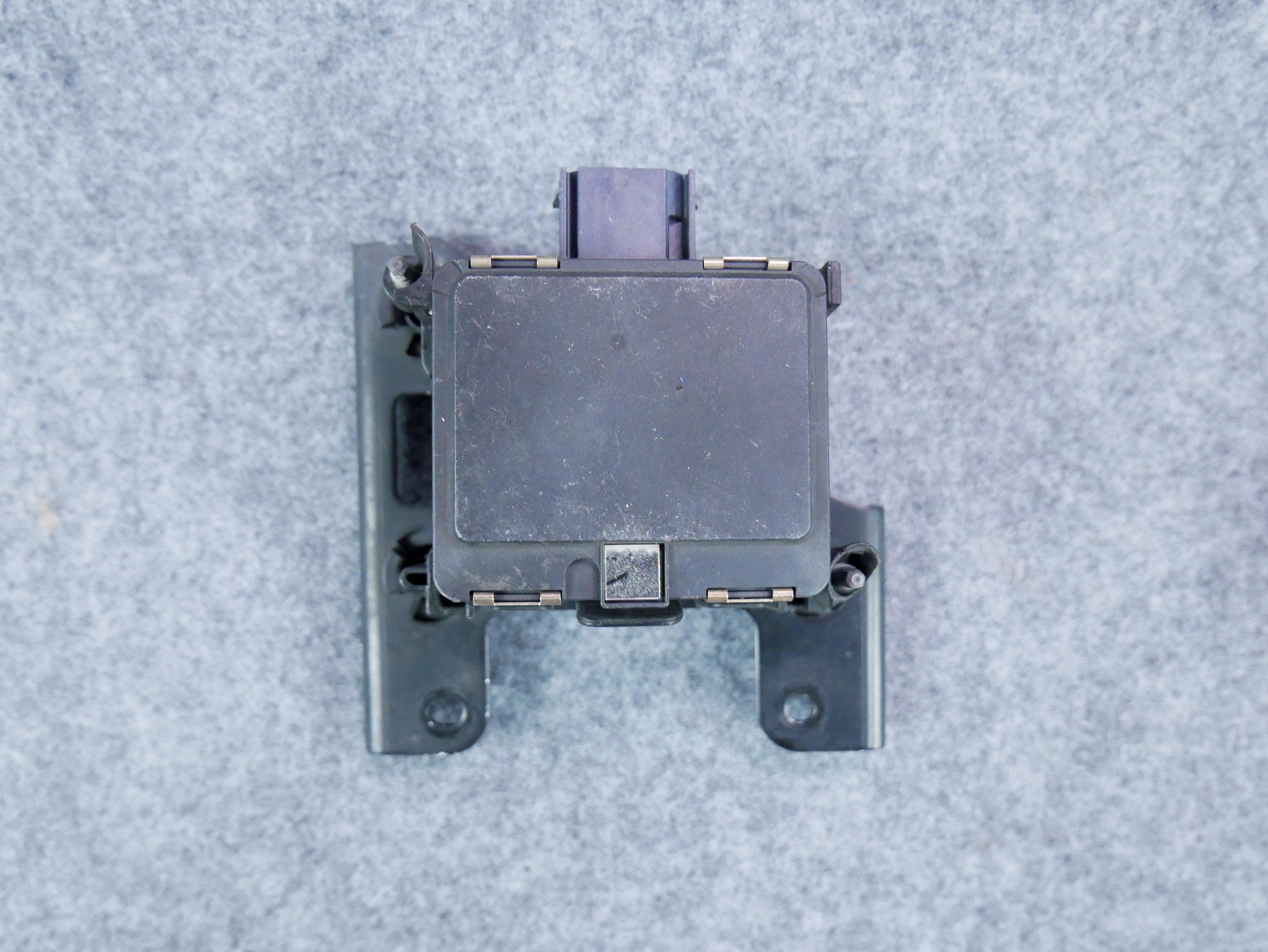 Radar czujnik sensor ACC DISTRONIC 5Q0907561D 5Q0907561 VW GOLF VII