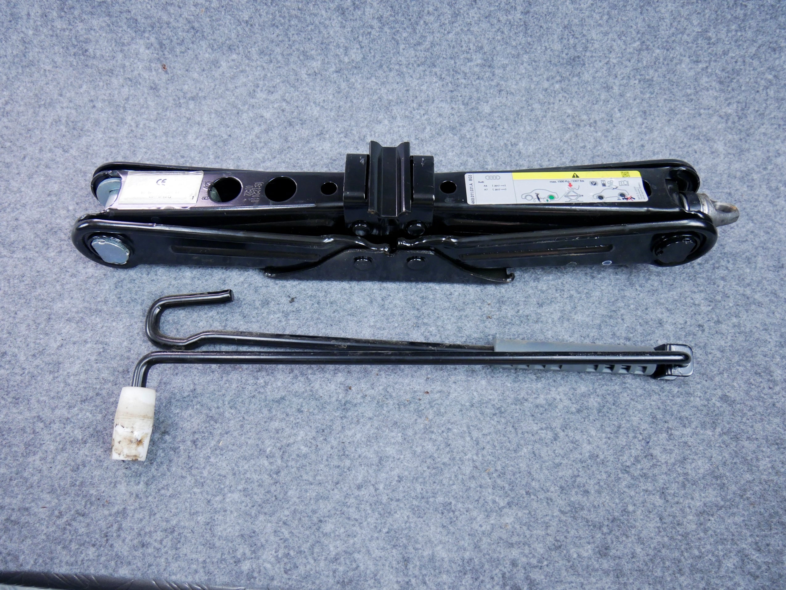 Lewarek Podnośnik Samochodowy 4K8011031A Audi A6 C8 A7 4K Sportback OEM