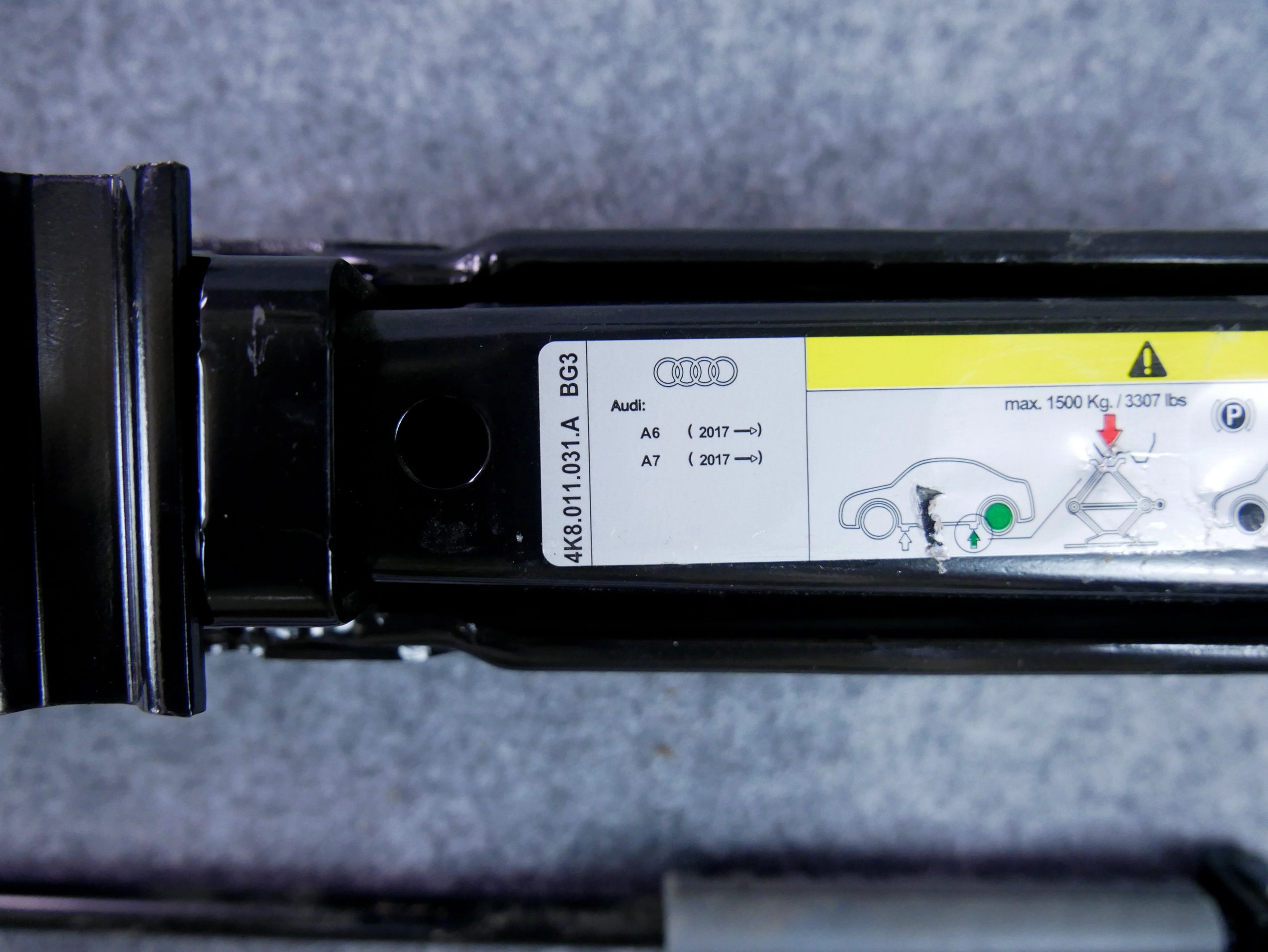 Lewarek Podnośnik Samochodowy 4K8011031A Audi A6 C8 A7 4K Sportback OEM