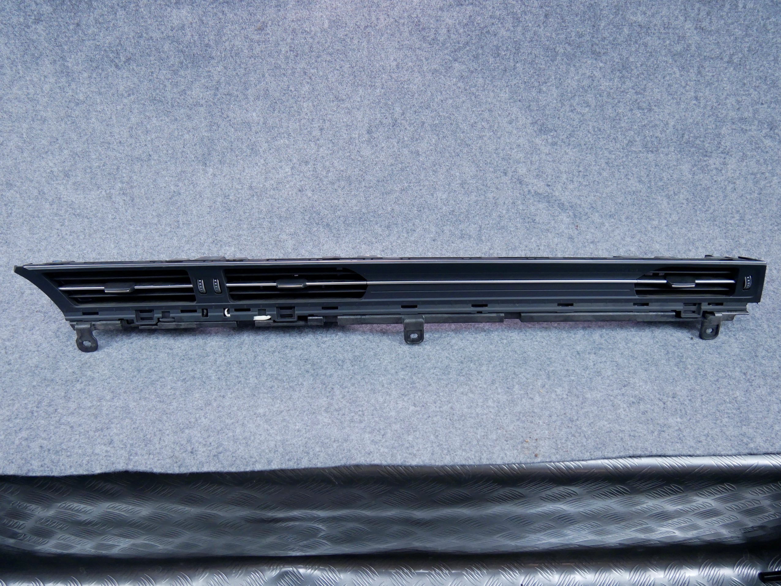 Kratka Nawiewu Środkowa Centralna 4K1820902A Audi A6 C8 A7 4K Deski OEM