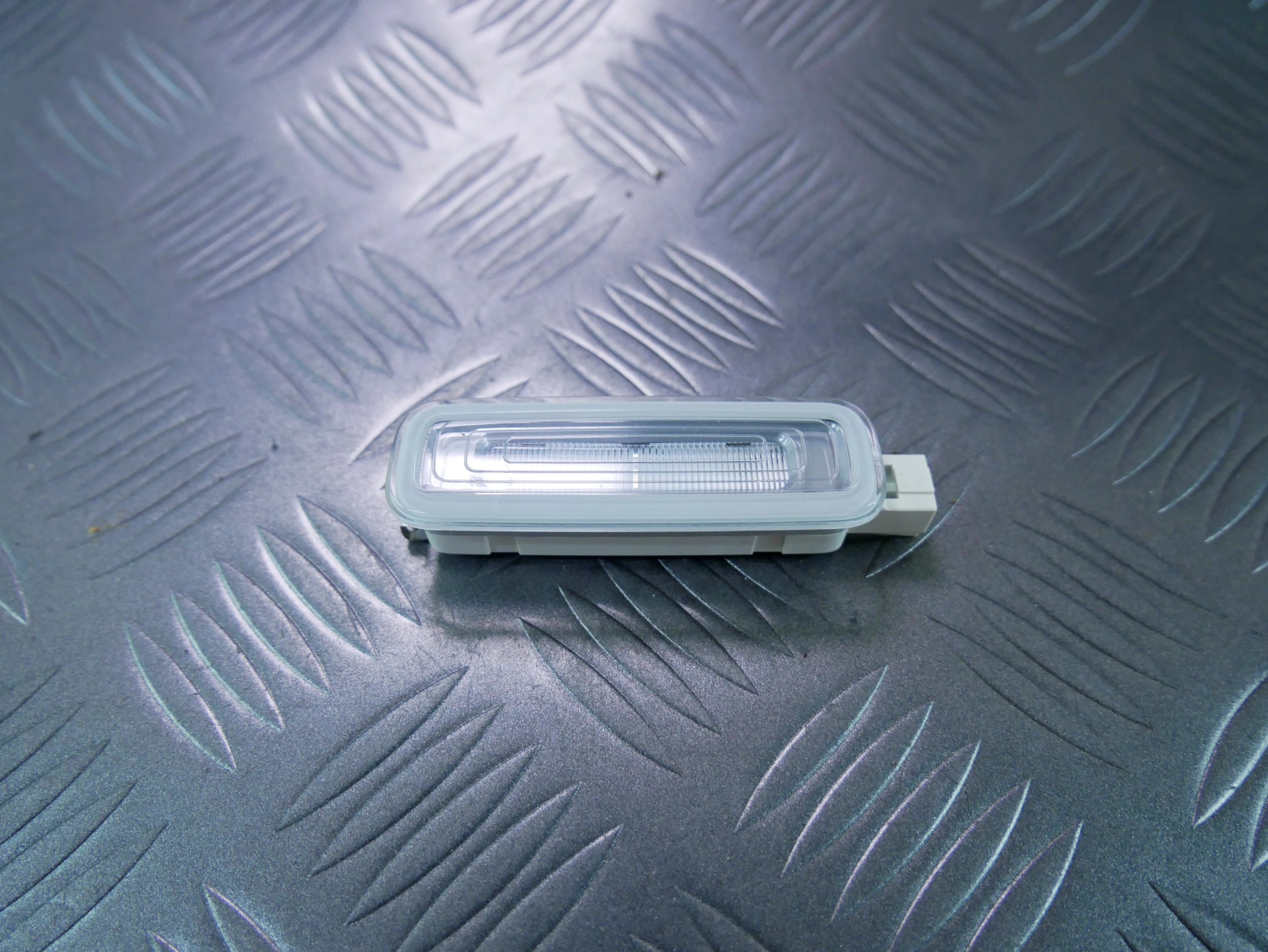Lampka Podsufitki Wnętrza LED 4M0947105 Audi A7 4K A6 C8 Q7 4M Q8 E-Tron OEM