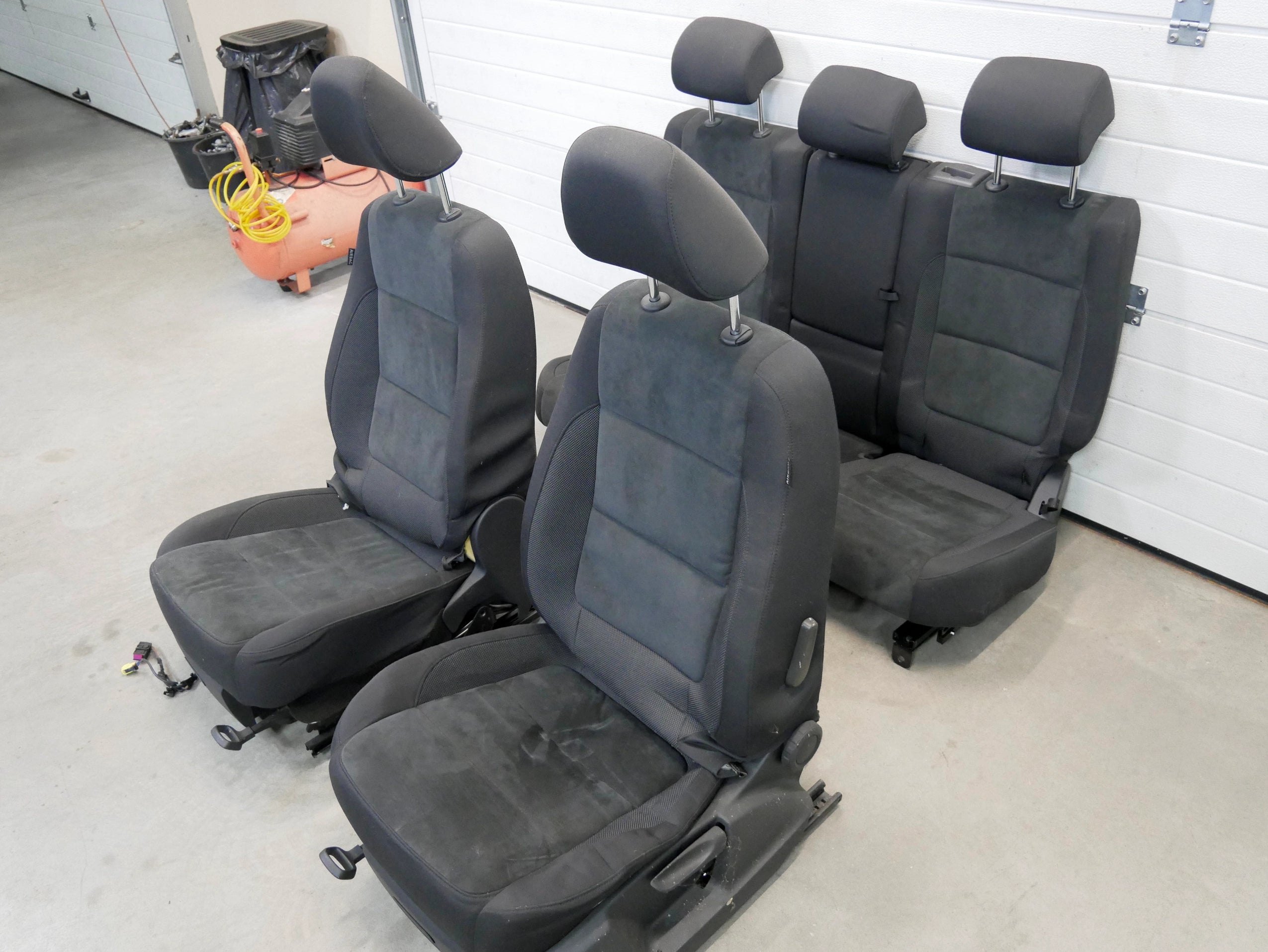 Komplet Foteli Alcantara VW Tiguan 5N0 Lift Siedzenia Kanapa Podgrzewane