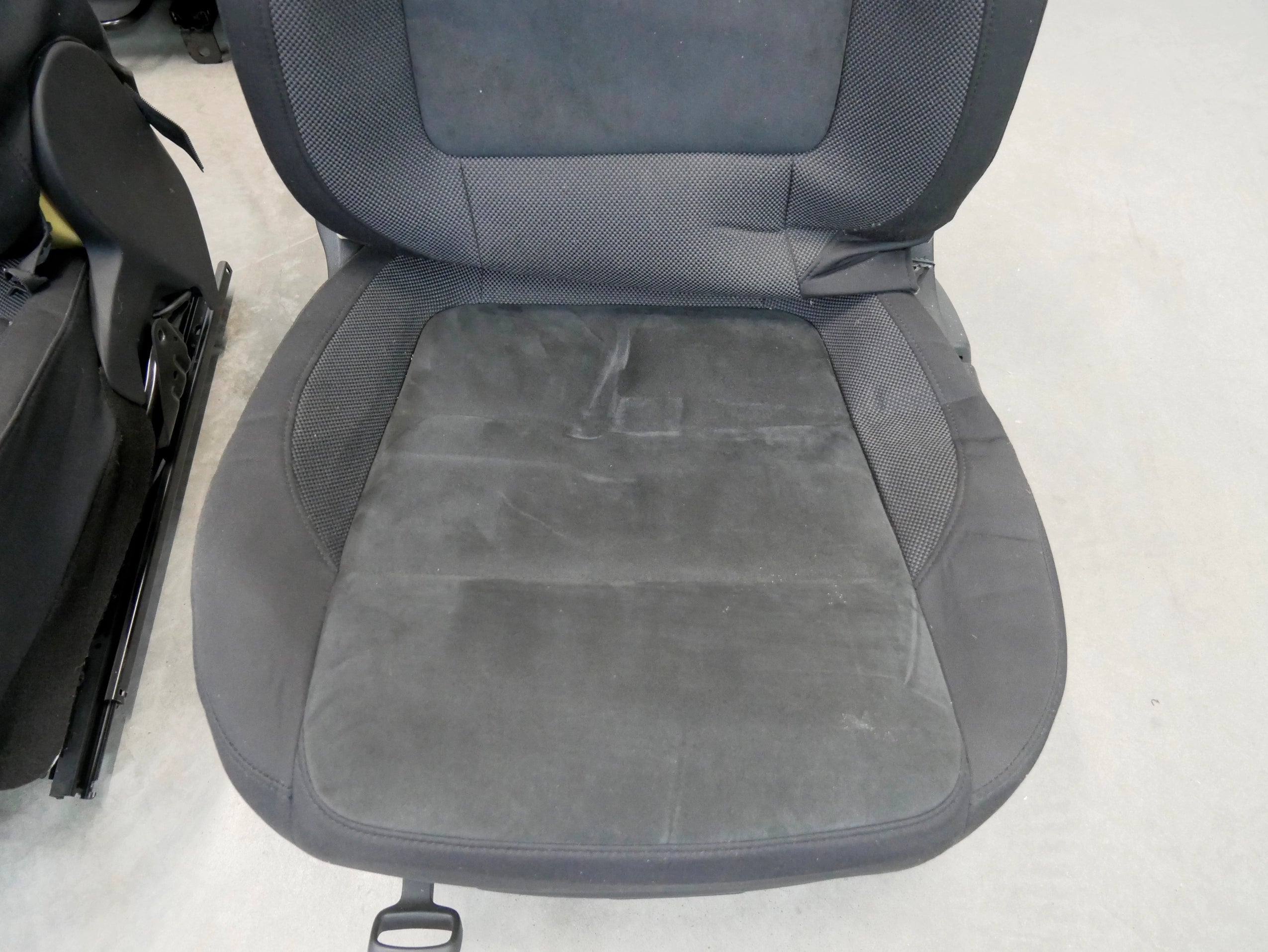 Komplet Foteli Alcantara VW Tiguan 5N0 Lift Siedzenia Kanapa Podgrzewane