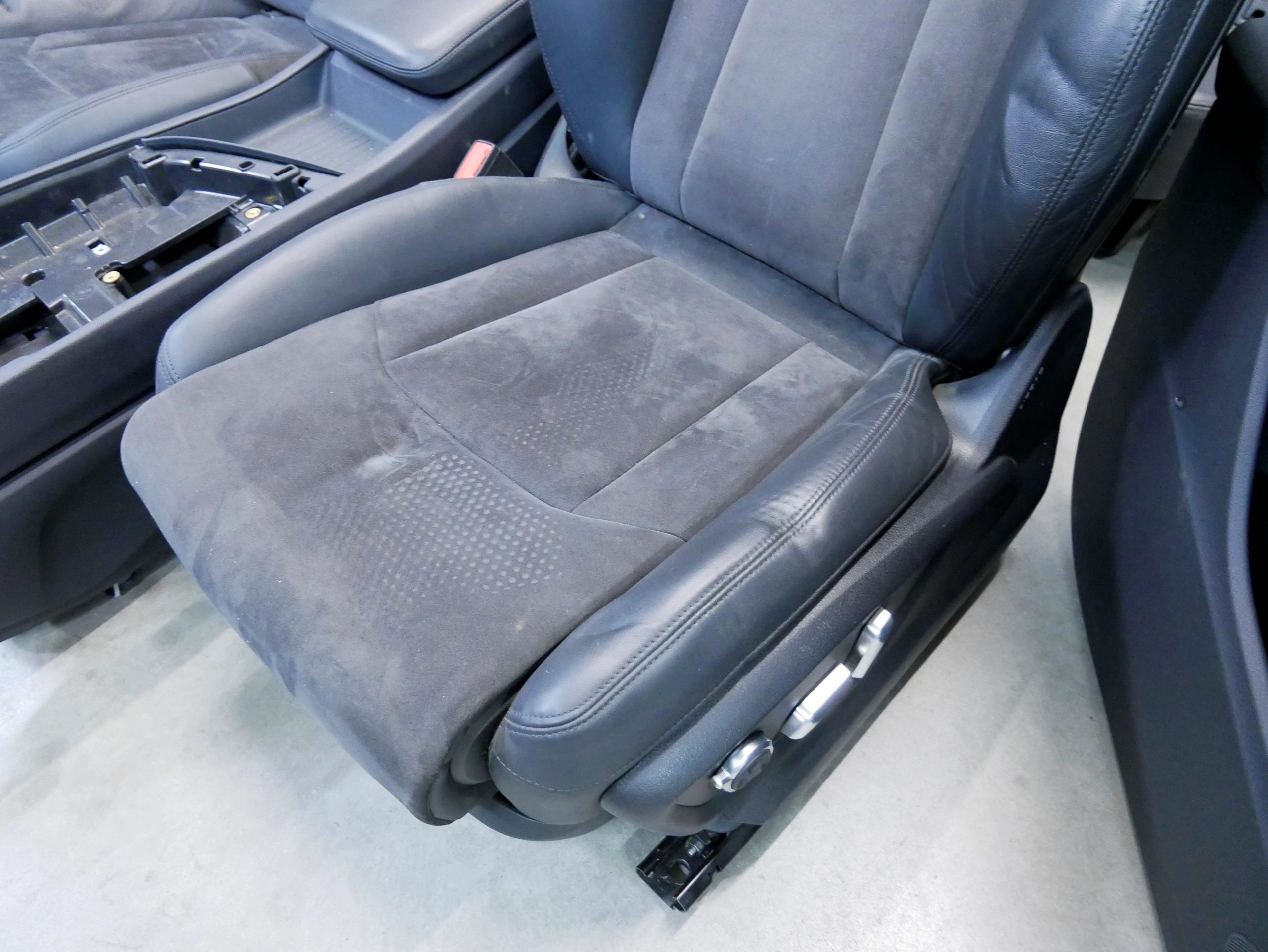 Fotele Boczki Komplet Alcantara Skóra Audi Q7 4M Wnętrze Siedzenia Kanapa