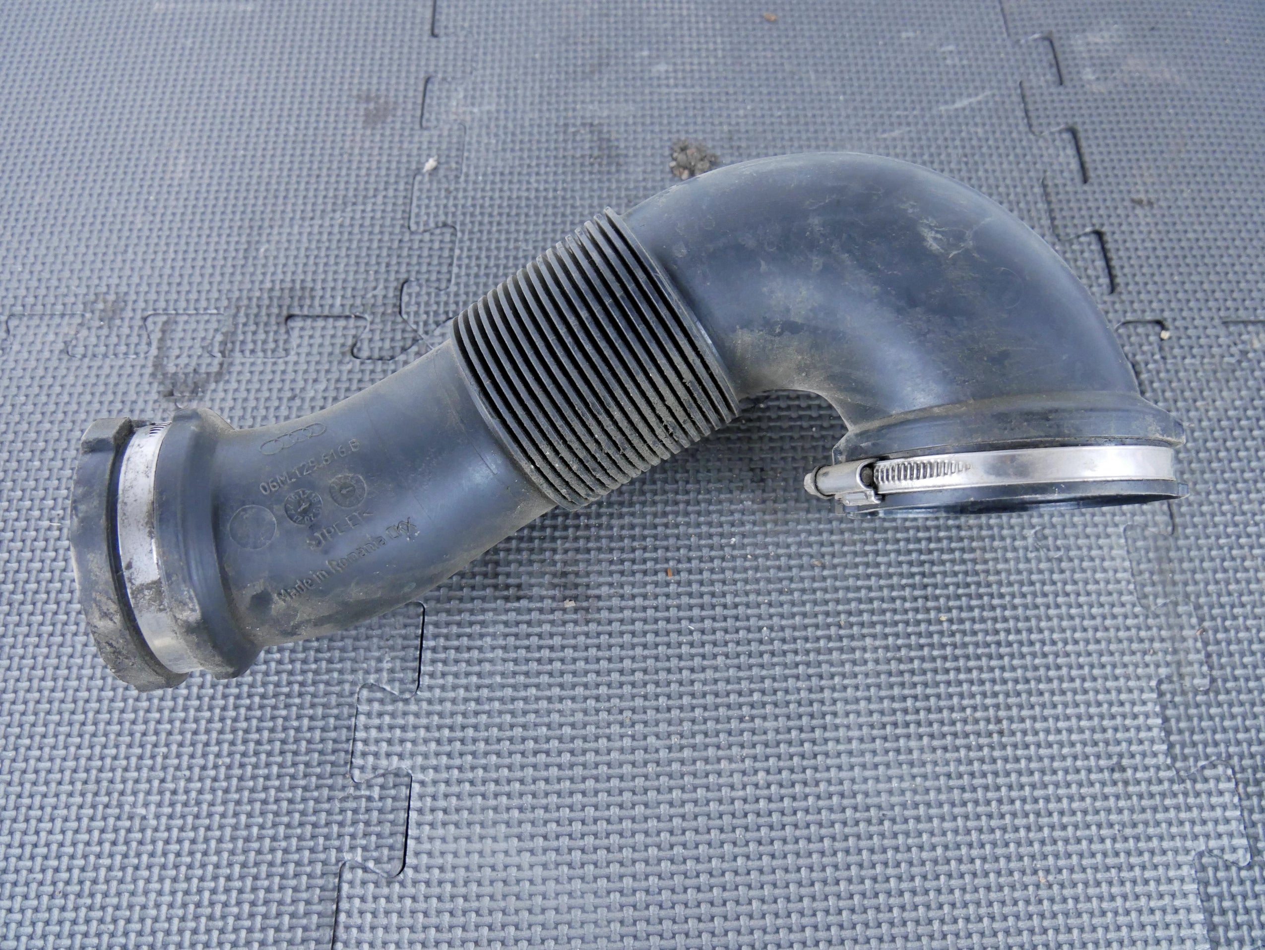 Rura Kanał Wlotowy Powietrza 06M129616B Audi A7 4K A6 C8 S4 S5 Q8 3.0 TFSI OE