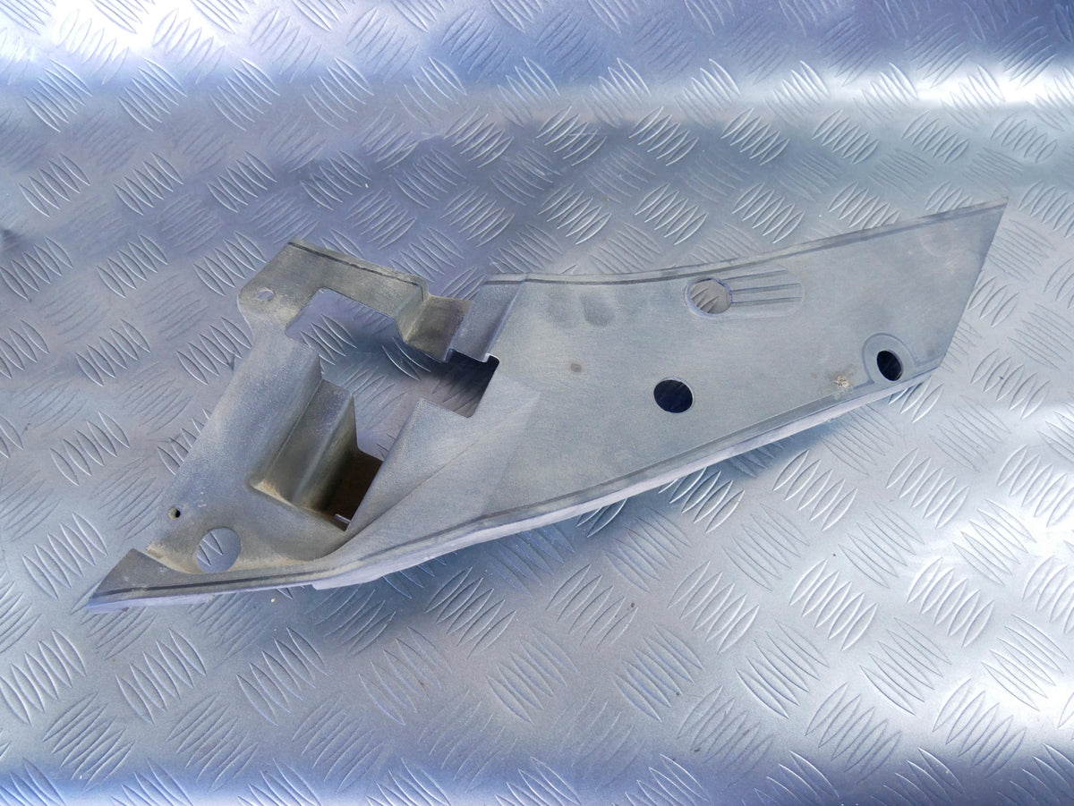 Osłona Górna Lampy Lewa 4K8805285 Audi A7 S7 RS7 4K Uszczelka Pasa OE VAG
