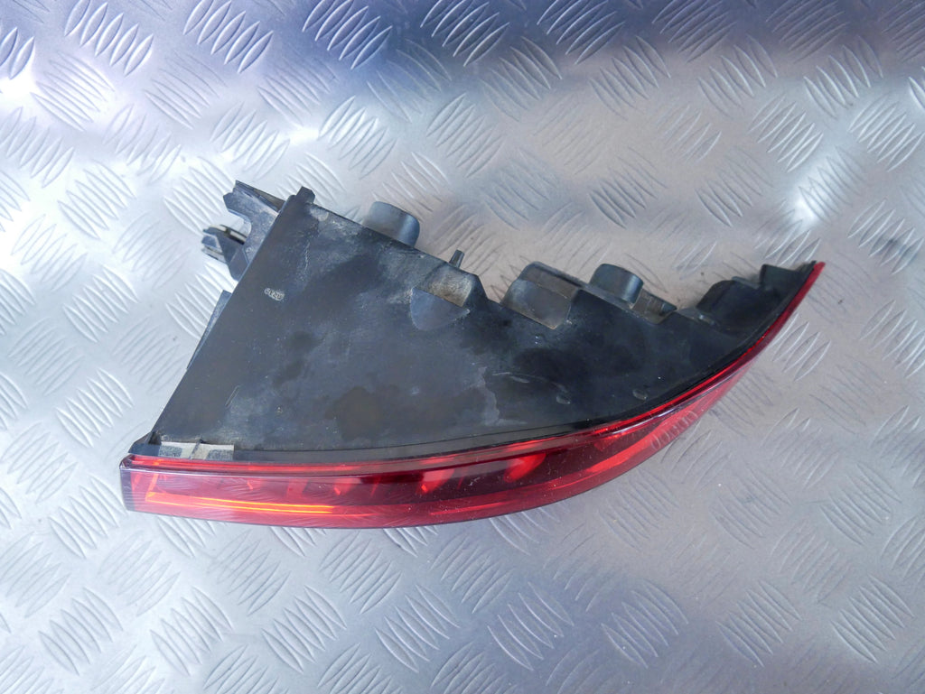 Lampa Tył Prawa Zewnętrzna LED USA 4K8945070C Audi A7 S7 RS7 4K Błotnik OE