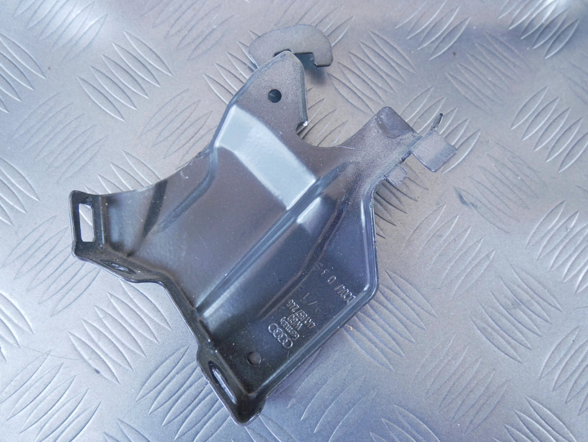 Mocowanie Deski Konsoli Prawe 4K1857246 Audi A7 4K C8 A6 Kokpitu Uchwyt OE