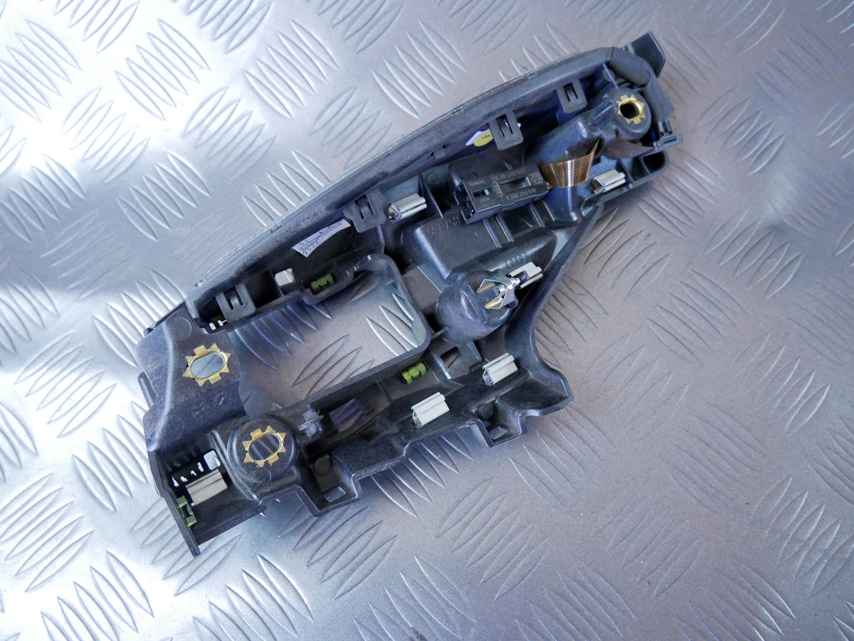 Ramka Lewa Konsoli Listwy LED 4K1857735 Audi A7 4K C8 A6 Uchwyt Stelaż OE