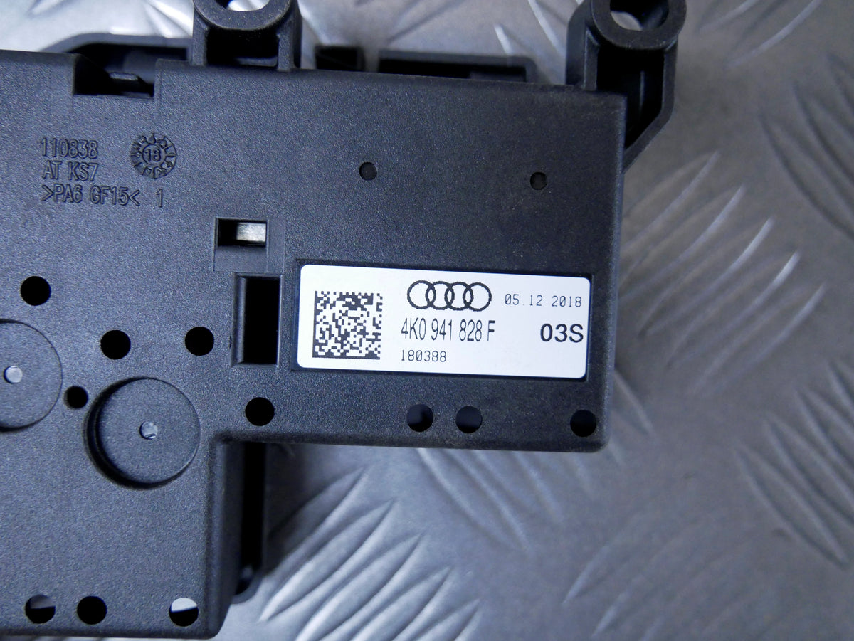 Rozdzielacz Prądu Skrzynka Bezpieczników 4K0941828F Audi A7 S7 4K C8 OE