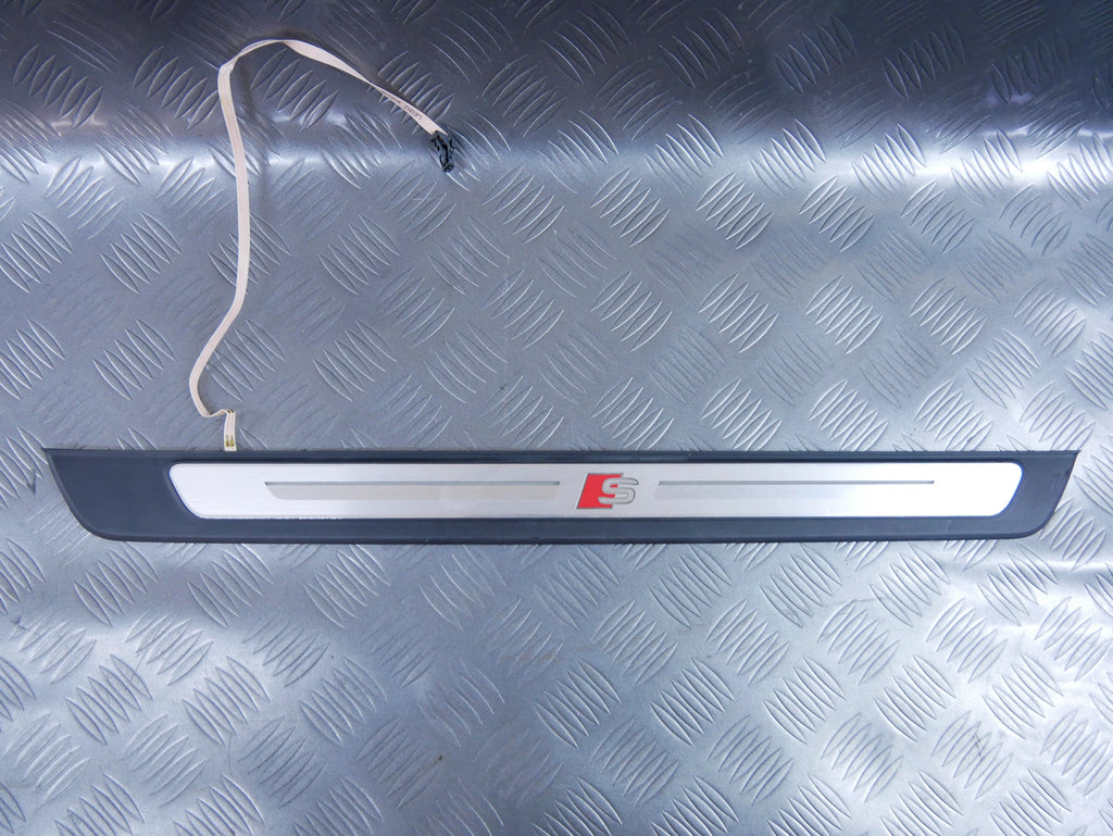 Listwa Progowa Przód Prawa LED S-Line 4K8947406A Audi A7 S7 RS7 4K C8 OE