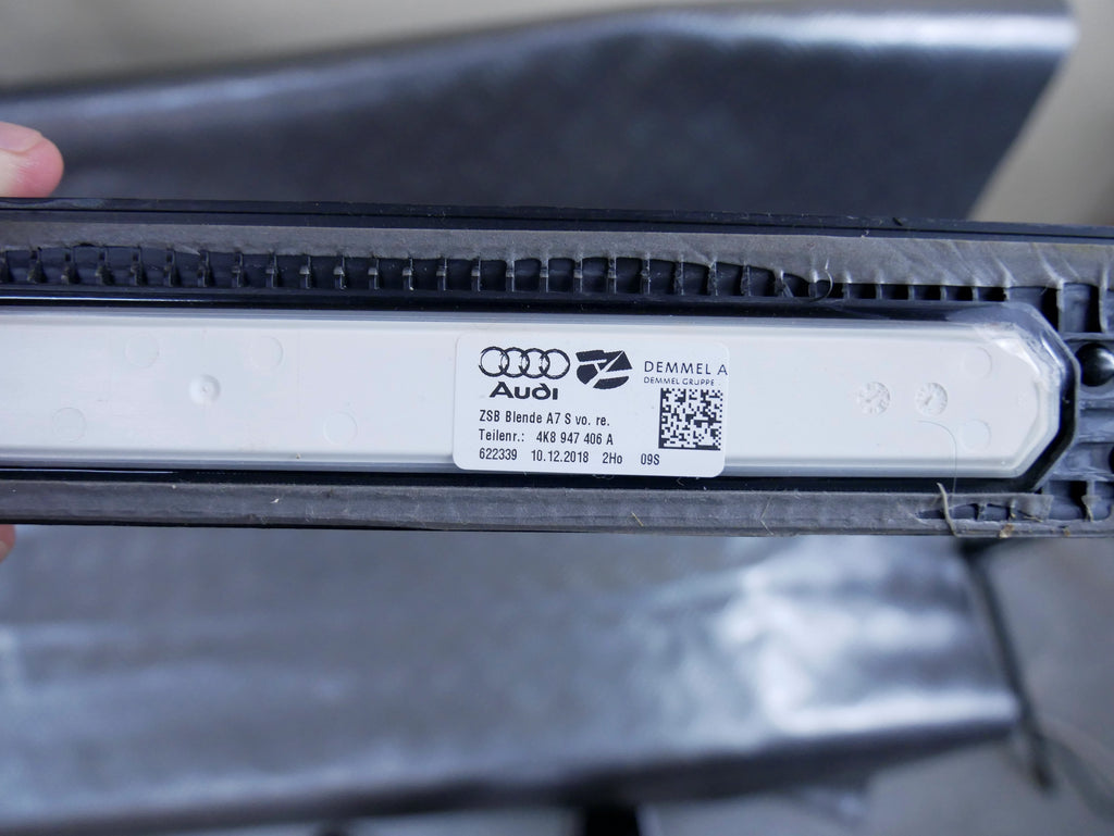 Listwa Progowa Przód Prawa LED S-Line 4K8947406A Audi A7 S7 RS7 4K C8 OE