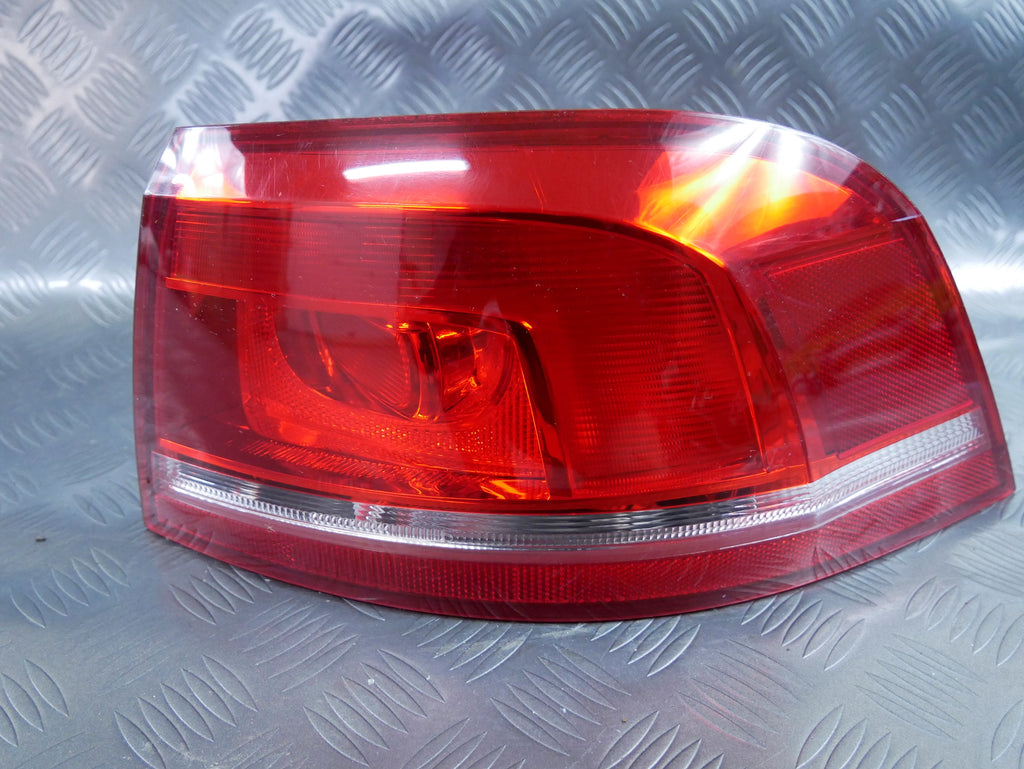 Lampa Tył Prawa Błotnik Wkład 3AF945096 VW Passat B7 Kombi Variant OE