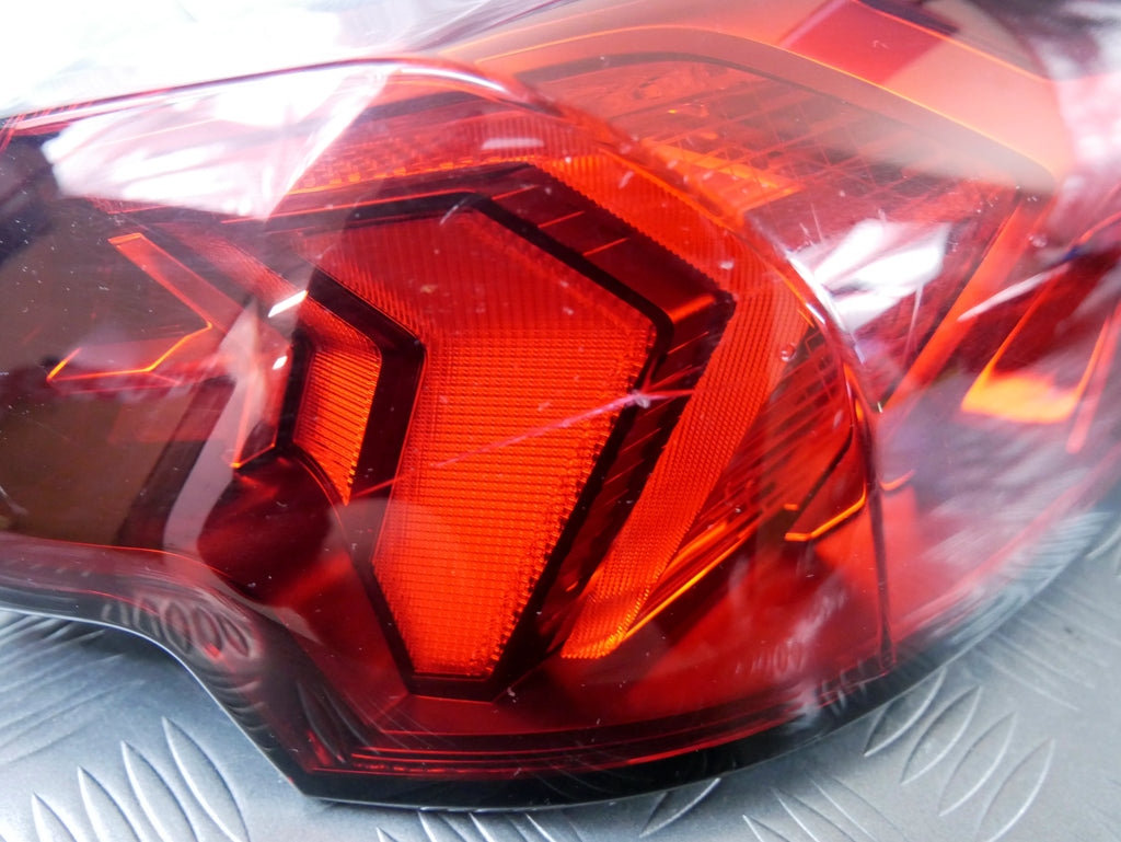 Lampa Tył Prawa Błotnik LED BMW 2 Gran Coupe F74 Zewnętrzna Oryginał OE