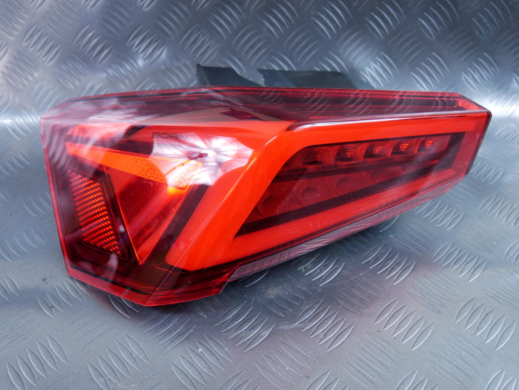 Lampa Tył Lewa Błotnik LED 10E945095A Cupra Born Zewnętrzna Oryginał OEM