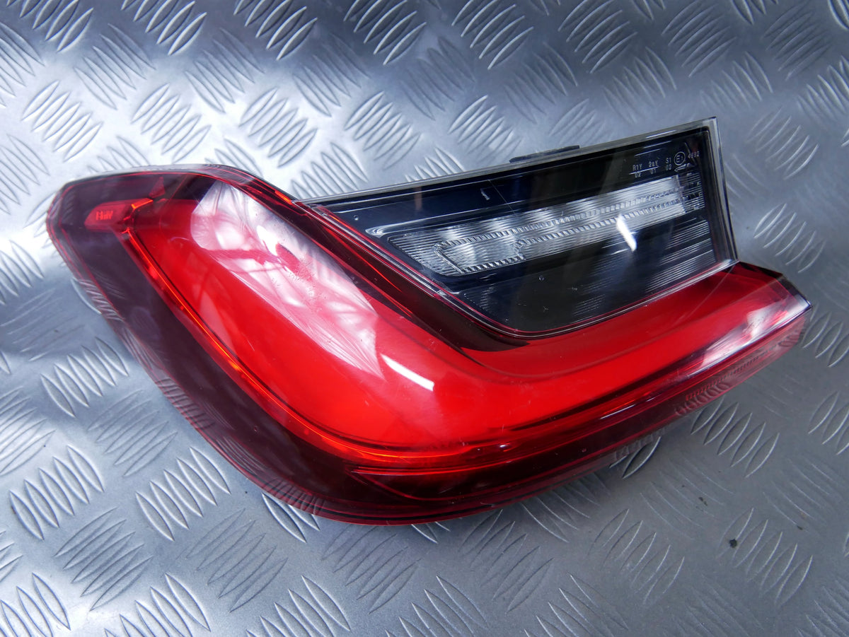 Lampa Tył Lewa Błotnik LED 7490605 BMW 3 G21 Touring Zewnętrzna OEM OE
