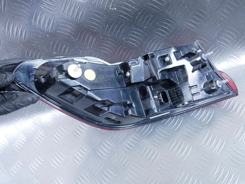 Lampa Tył Prawa Błotnik LED 7490606 BMW 3 G21 Touring Zewnętrzna OEM OE