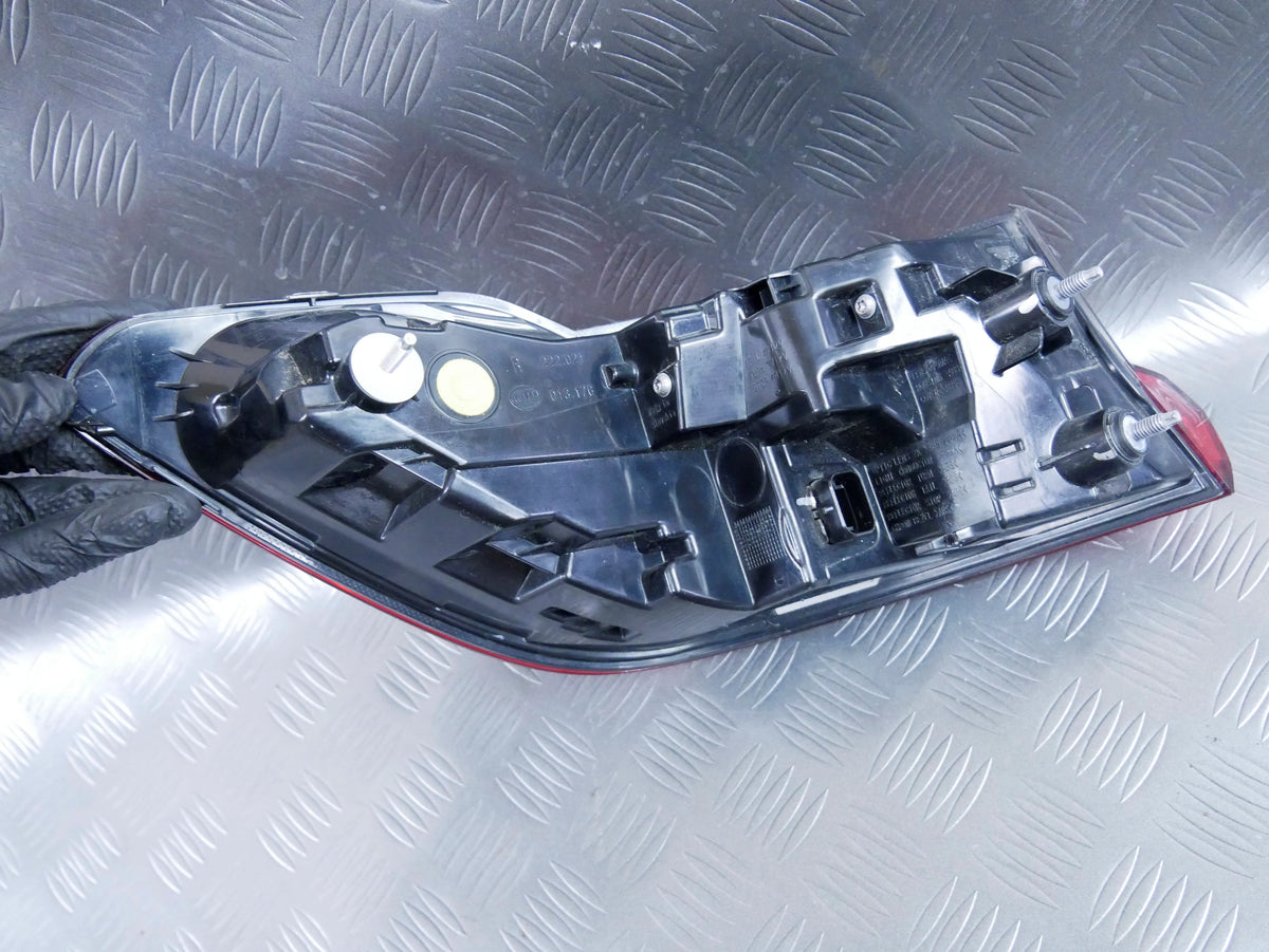 Lampa Tył Prawa Błotnik LED 7490606 BMW 3 G21 Touring Zewnętrzna OEM OE