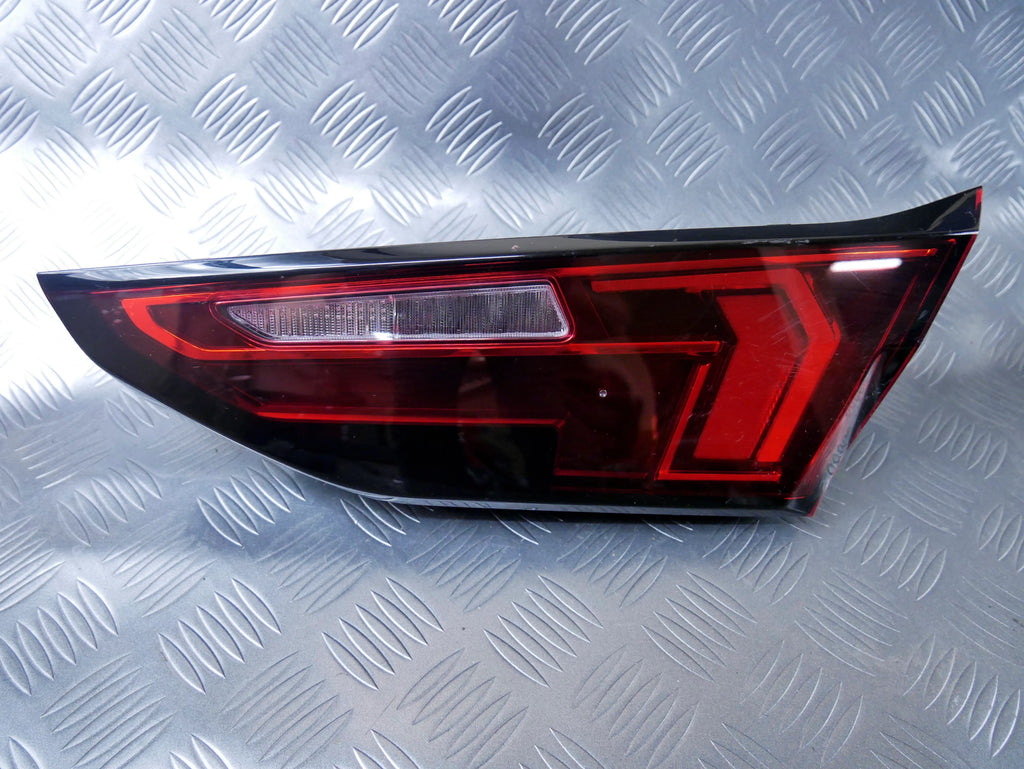 Lampa Tył Prawa Klapa LED BMW 1 F70 Wewnętrzna W Klapę Oryginał OEM OE