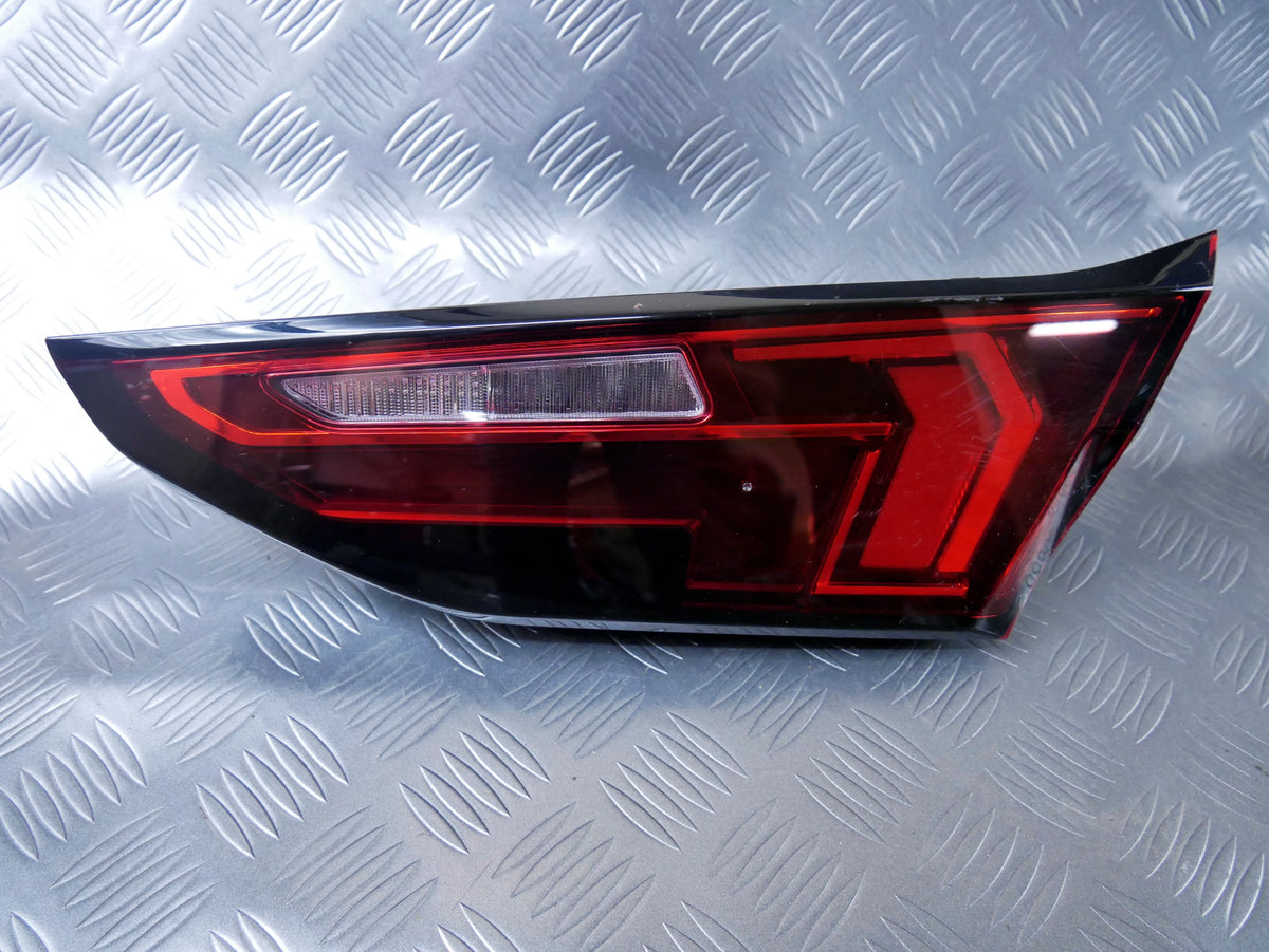 Lampa Tył Prawa Klapa LED BMW 1 F70 Wewnętrzna W Klapę Oryginał OEM OE