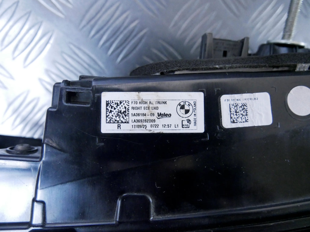 Lampa Tył Prawa Klapa LED BMW 1 F70 Wewnętrzna W Klapę Oryginał OEM OE