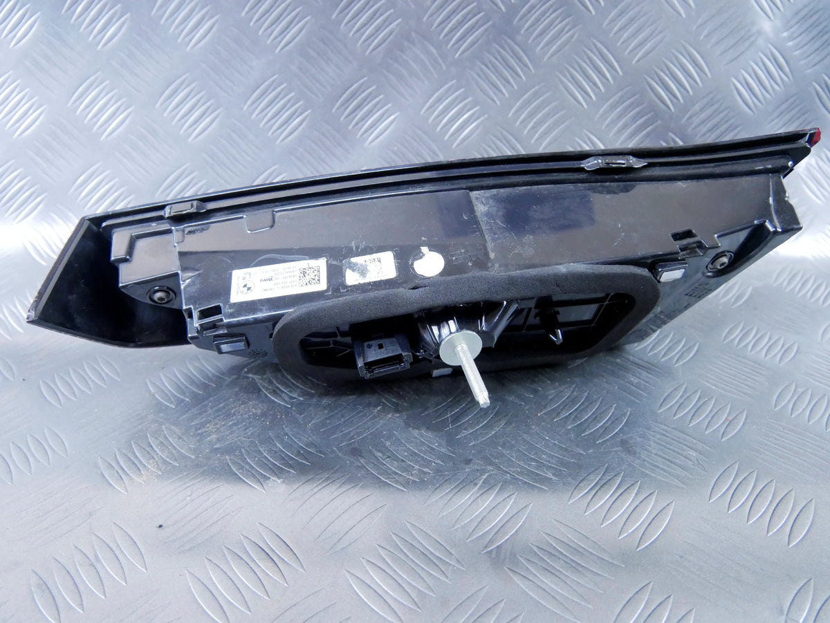 Lampa Tył Lewa Klapa LED BMW 1 F70 Wewnętrzna W Klapę Oryginał OEM OE
