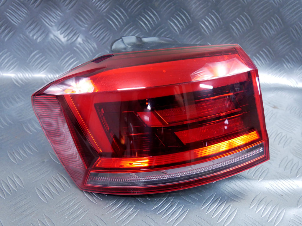 Lampa Tył Lewa Błotnik LED 510945095T VW Golf Sportsvan Zewnętrzna OEM OE