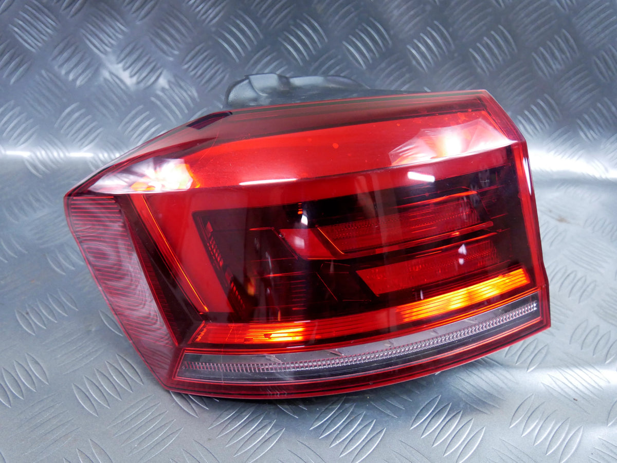 Lampa Tył Lewa Błotnik LED 510945095T VW Golf Sportsvan Zewnętrzna OEM OE