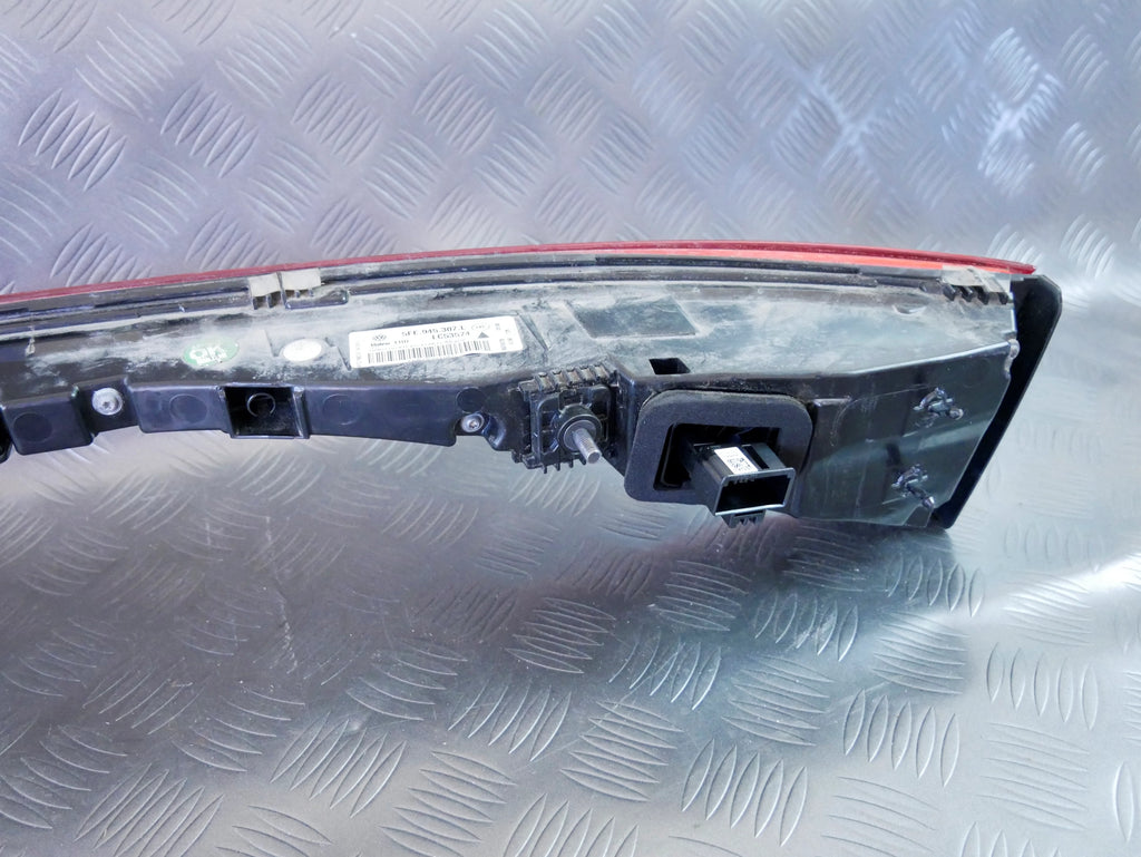 Lampa Tył Lewa Klapa LED 5FE945307L Seat Cupra Leon W Klapę Oryginał OEM