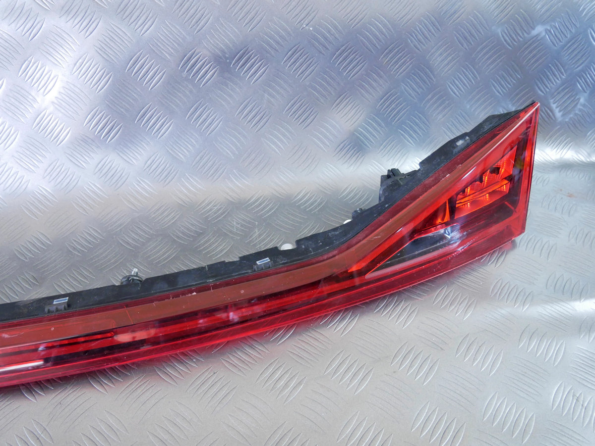 Lampa Tył Lewa Klapa LED 5FF945307B Cupra Formentor Blenda Oryginał OEM OE