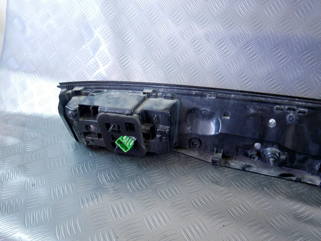 Blenda LED Klapy Środkowa 571945307A VW Tiguan III 3 Pas Oryginał OEM OE