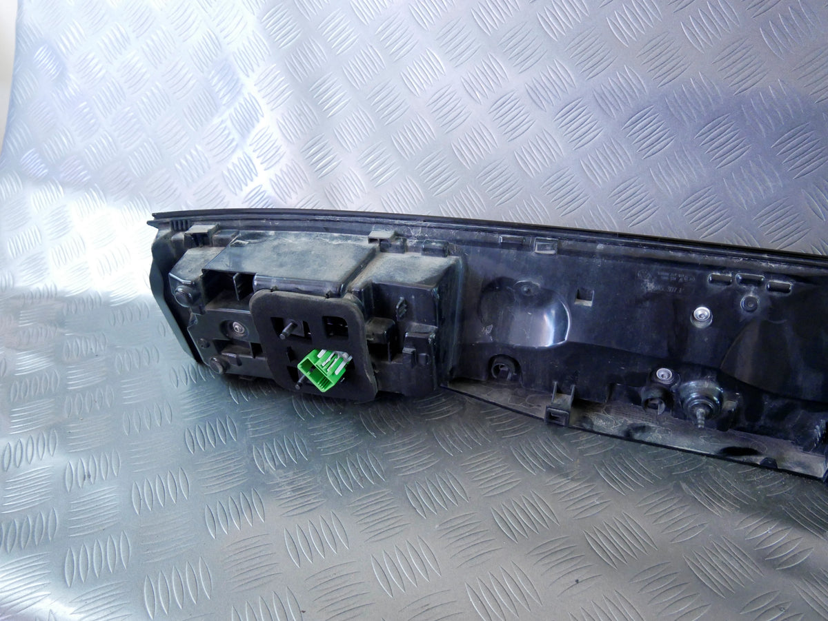 Blenda LED Klapy Środkowa 571945307A VW Tiguan III 3 Pas Oryginał OEM OE