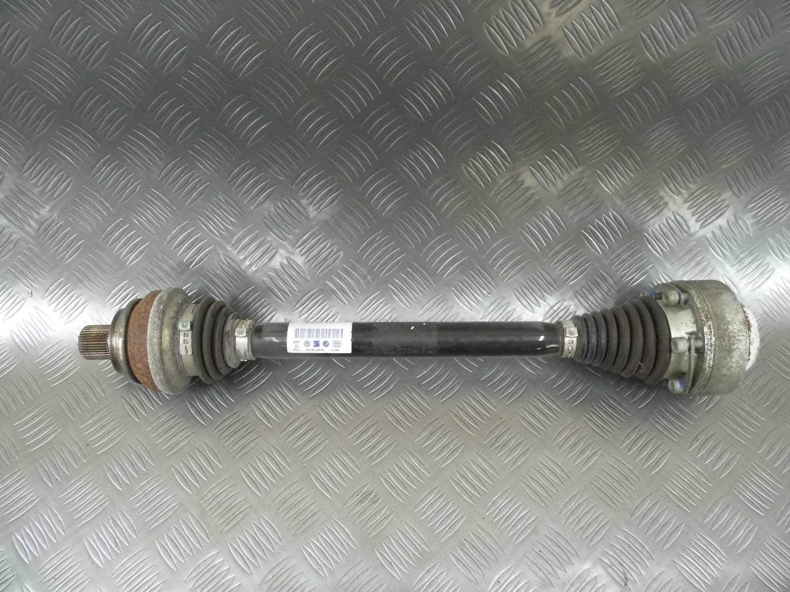 Półoś tył prawa 8W0501204J AUDI A4 B9 2.0 TDI