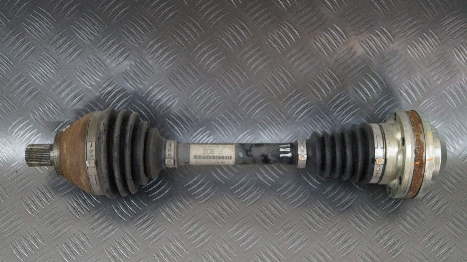 Półoś przód lewa 5C0407271CB VW JETTA VI 2.0 TSI