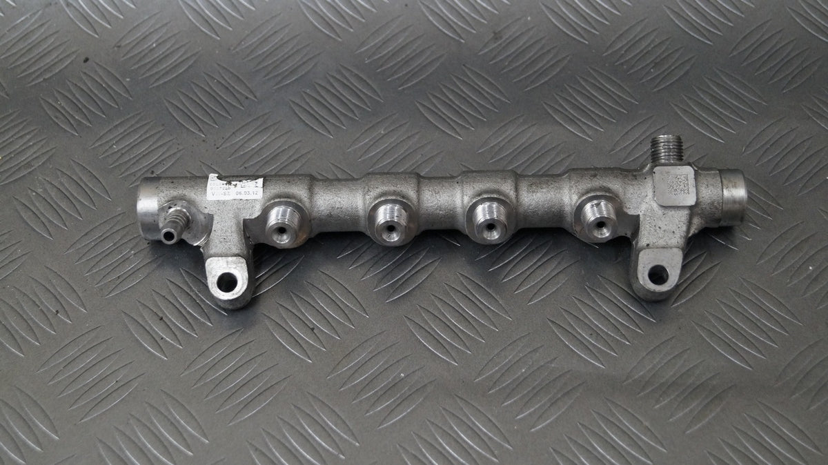 Listwa wtryskowa 03L089N VW PASSAT B7 2.0 TDI