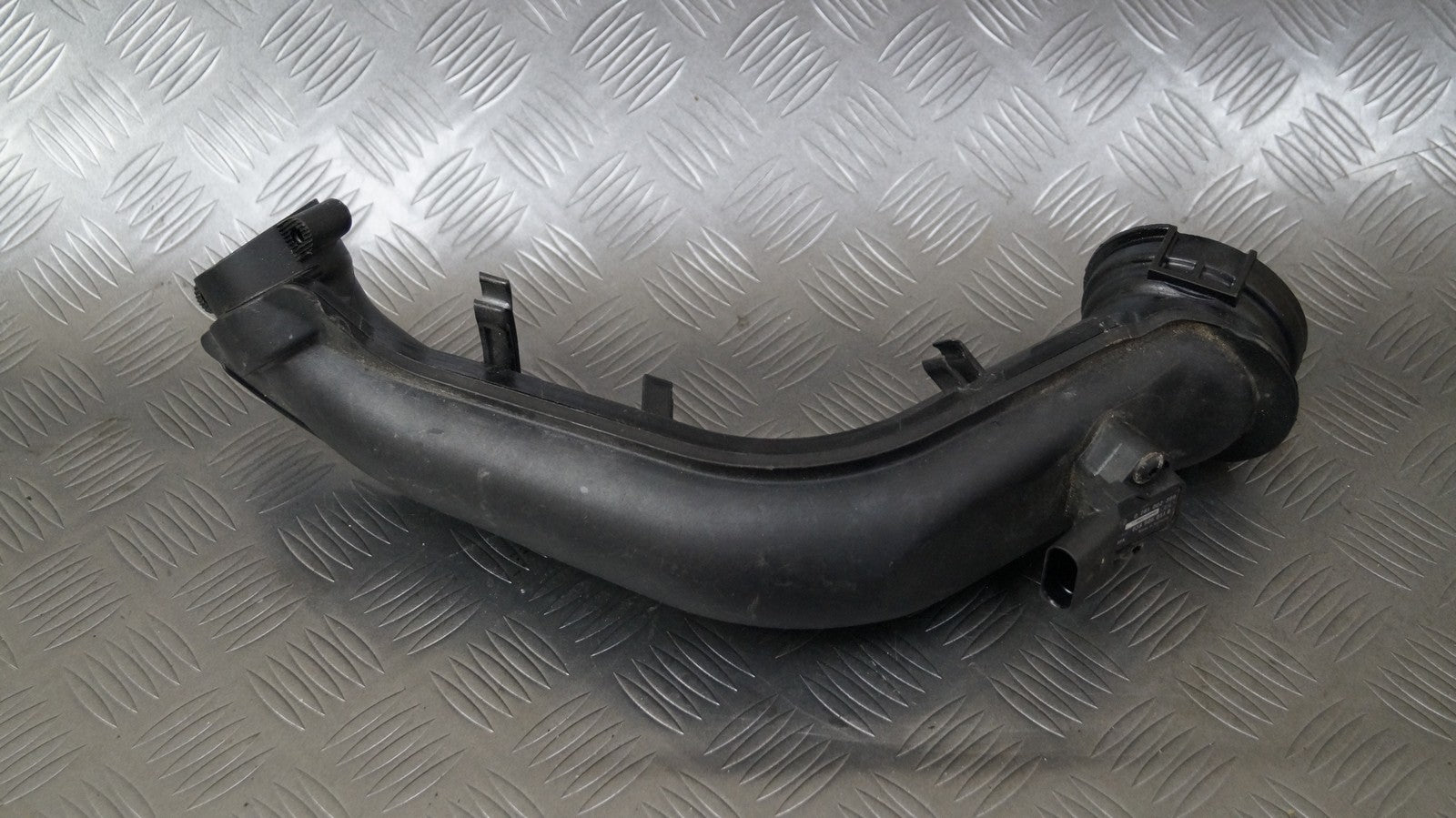 Rura powietrza 03C145673N VW PASSAT B7 1.4 TSI