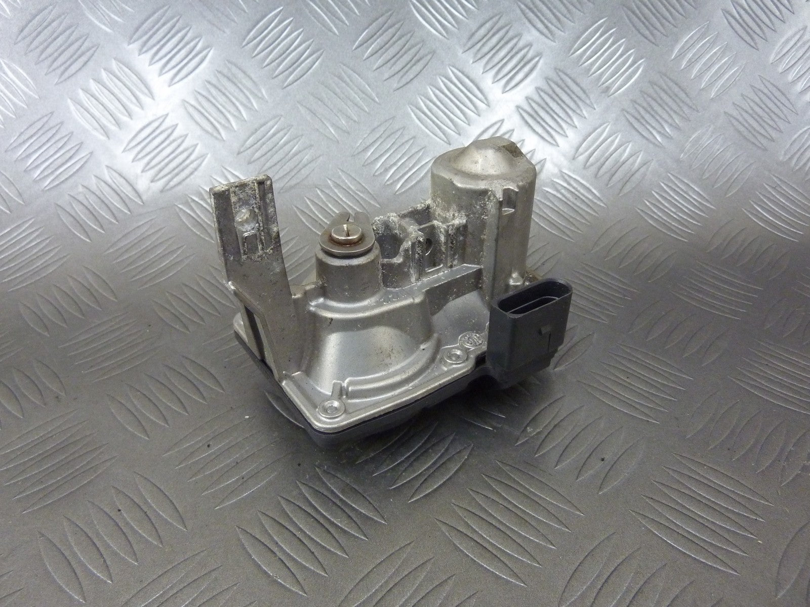 Przepustnica wydechu 5Q0253691M PASSAT CC 2.0 TDI