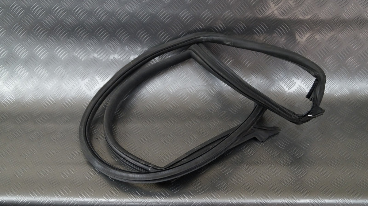 Uszczelka drzwi tył prawa 8W8833708 AUDI A5 SPORTBACK