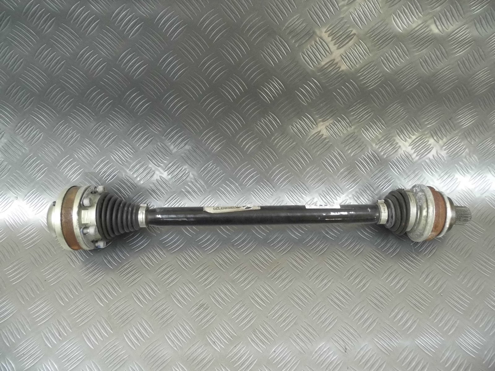 Półoś tył lewa 8W0501203K AUDI A4 B9 2.0 TDI