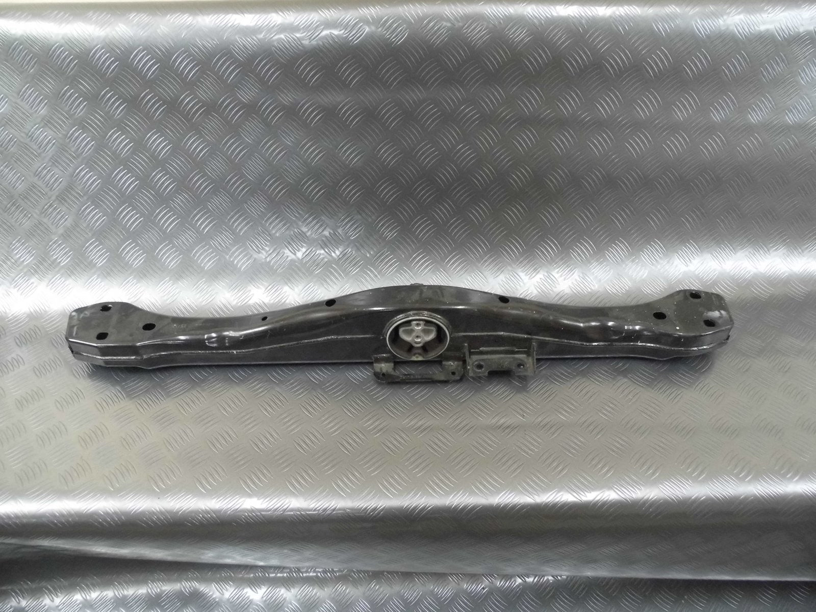 Belka podpora skrzyni 7P6399225C AUDI Q7