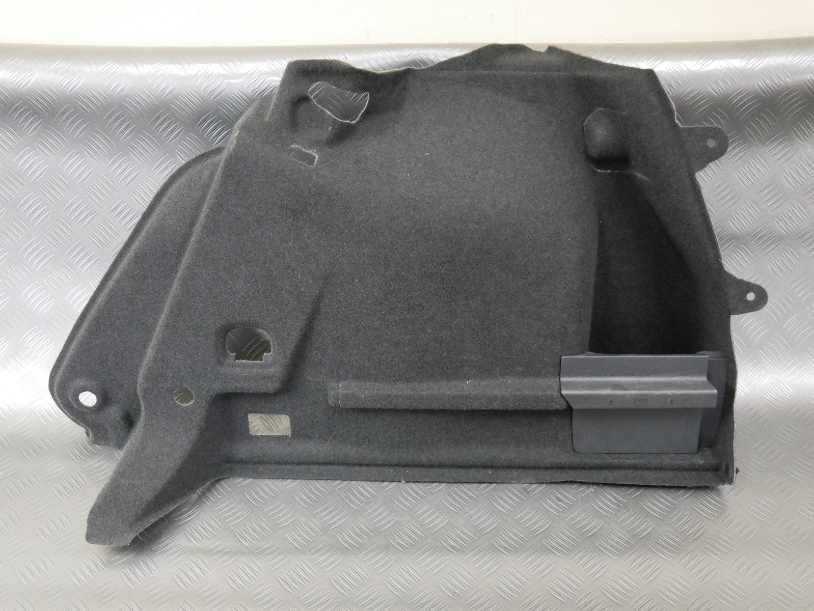 Boczek bagażnika prawy 5G6867428F GOLF VII HB