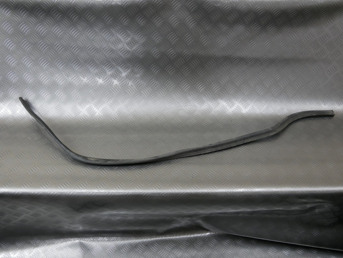 Uszczelka maski podszybia 5G0823723B GOLF VII