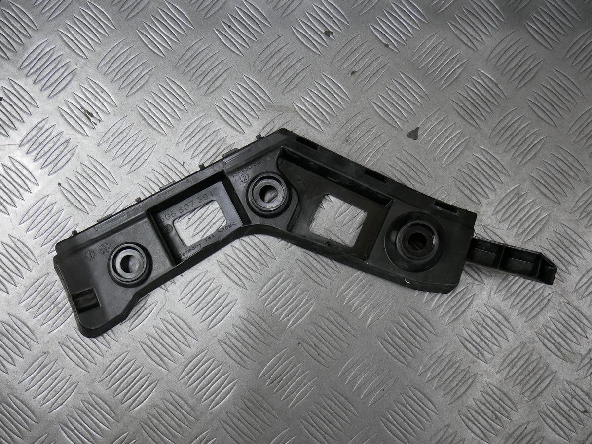 Ślizg zderzaka tył prawy 5G6807394 GOLF VII HB