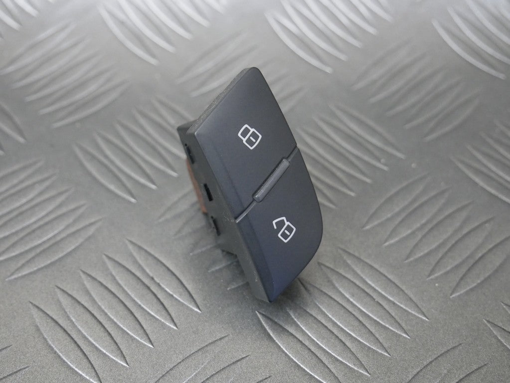Przycisk zamka drzwi 4G8962107 AUDI A7