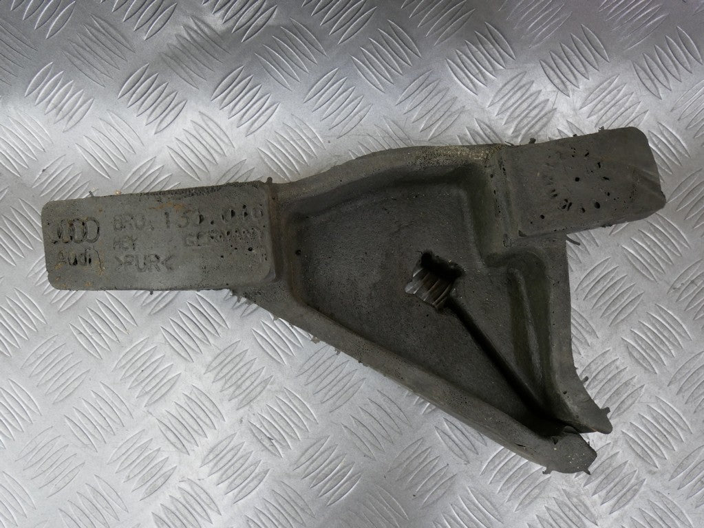 Pianka błotnika prawa 8R0133046 AUDI Q5