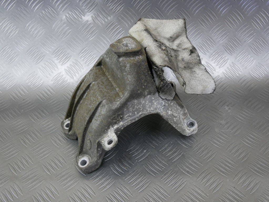 Łapa silnika prawa 8K0199308CH AUDI Q5 2.0 TFSI