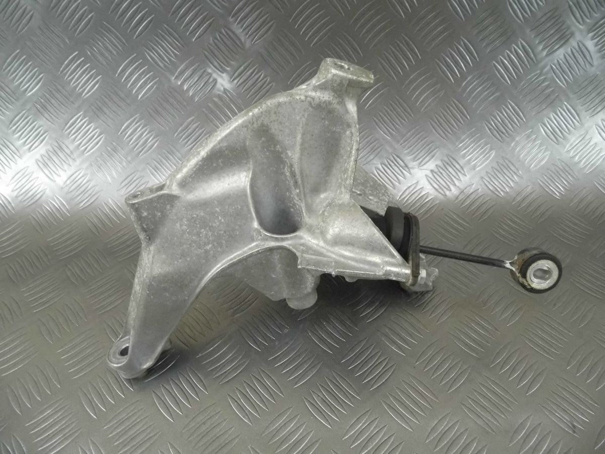 Łapa silnika lewa 4M0199307AD AUDI A4 B9 2.0 TDI