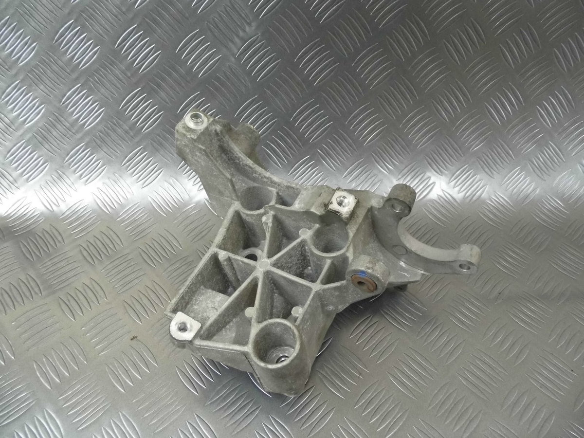 Łapa pompy wspomagania 059145169AA AUDI Q7