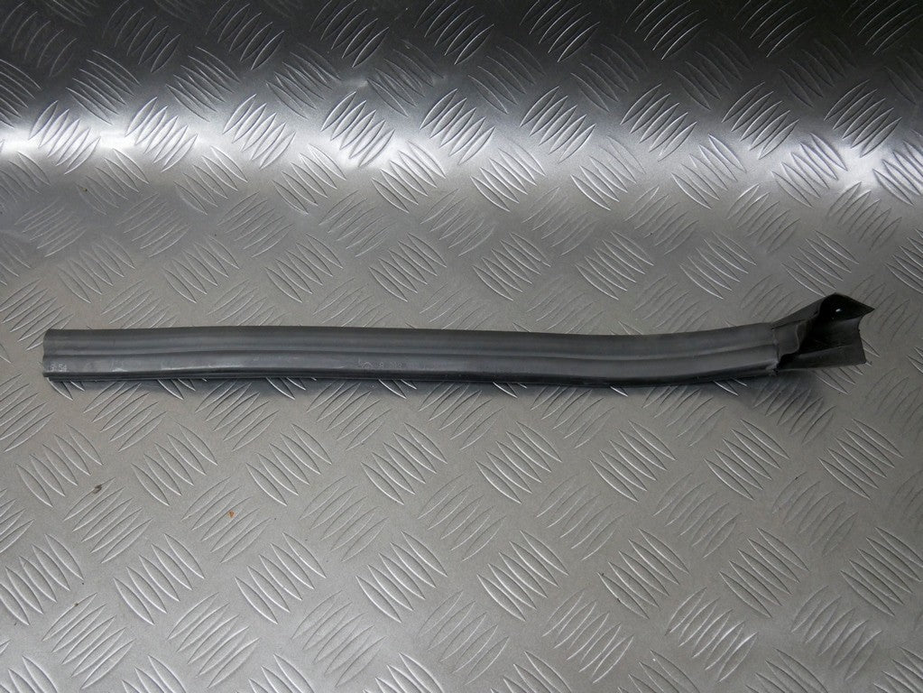 Uszczelka maski lewa 8208507 BMW X3 E83